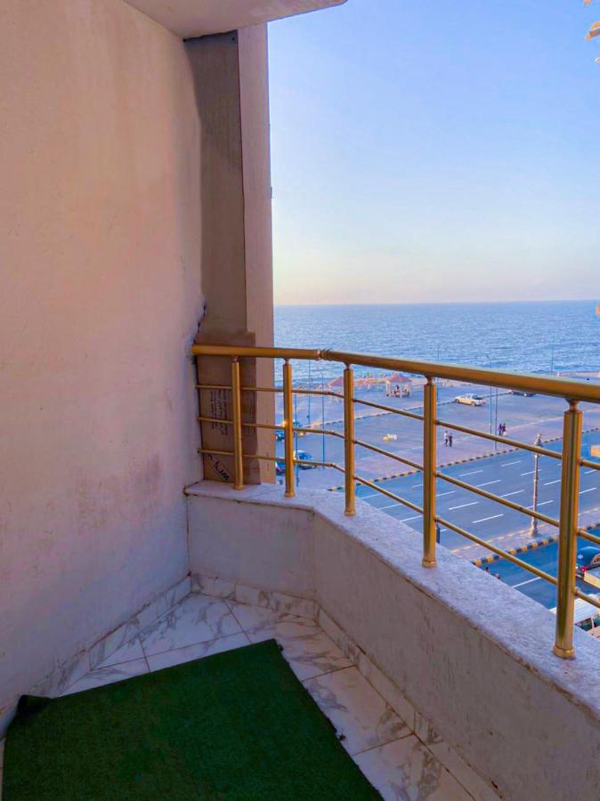 Beach: SPACIOUS 3BED APT BEACH FRONT VIEW OF ALEXANDRIA
