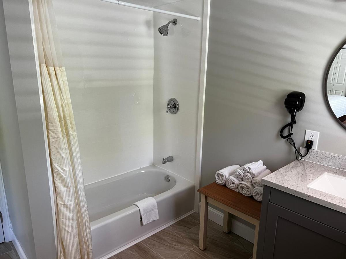 Captain's Quarters Motel — photo 12