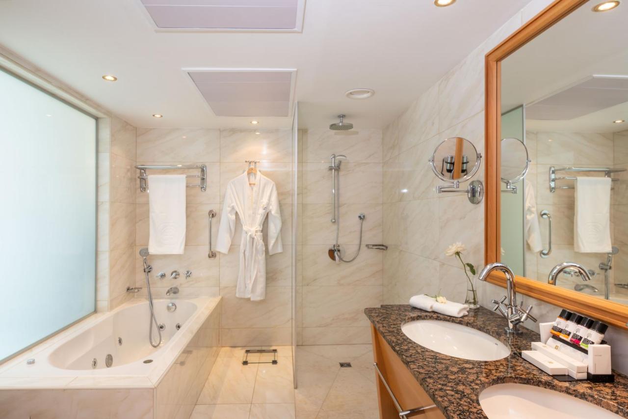 Constantinou Bros Athena Royal Beach Hotel photo
