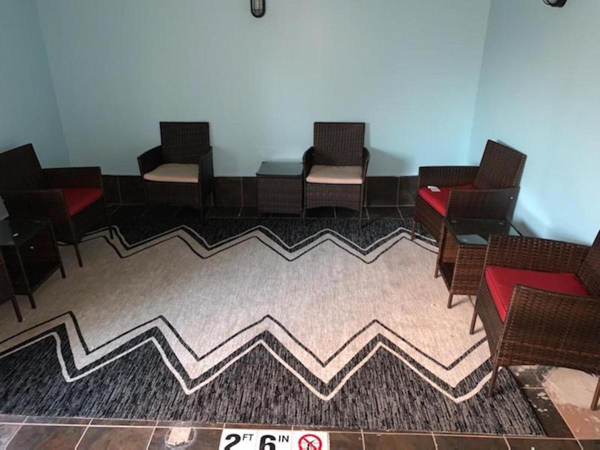 Budget Inn Of Melvindale — photo 17