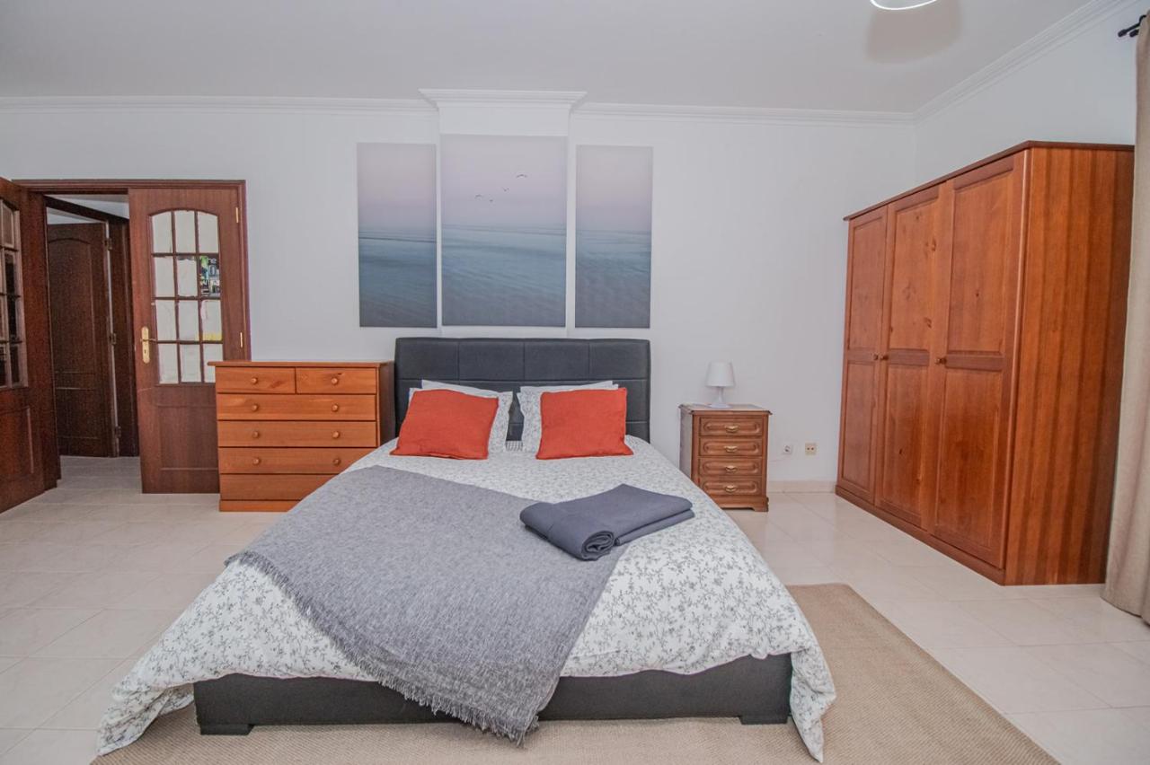 Charming Private Rooms in an Apartment A2 Penha - Faro