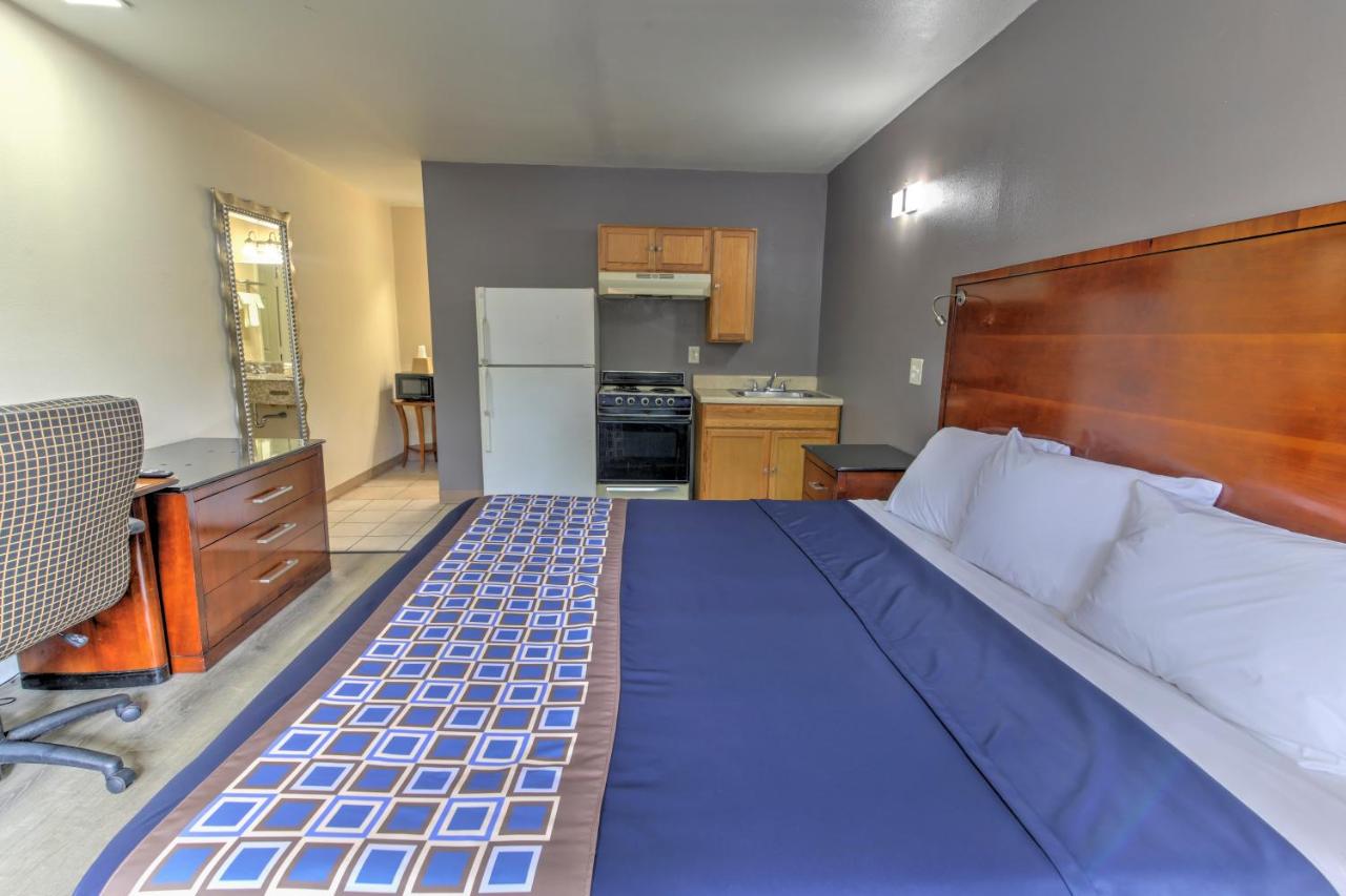 Budget Lodge - Churchland, Chesapeake, VA — photo 4