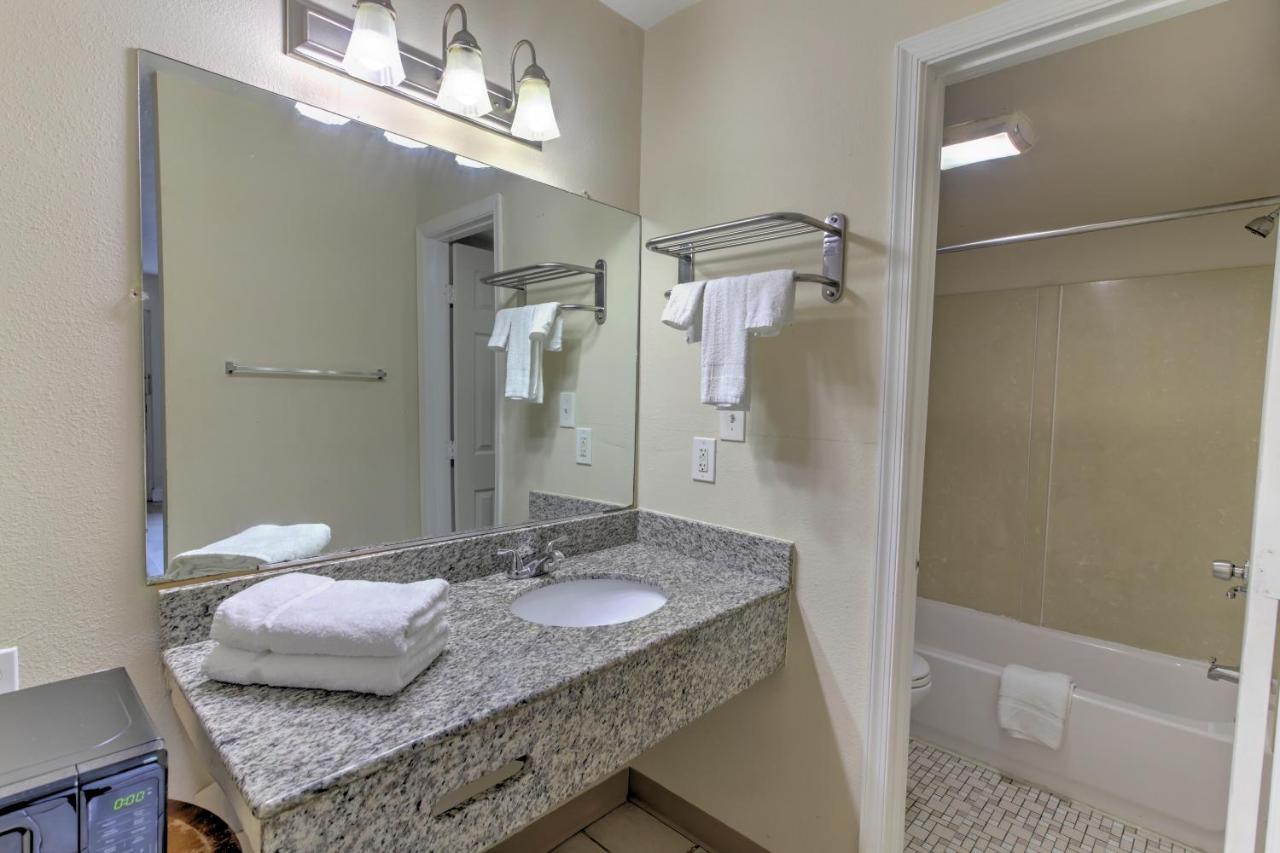 Budget Lodge - Churchland, Chesapeake, VA — photo 3