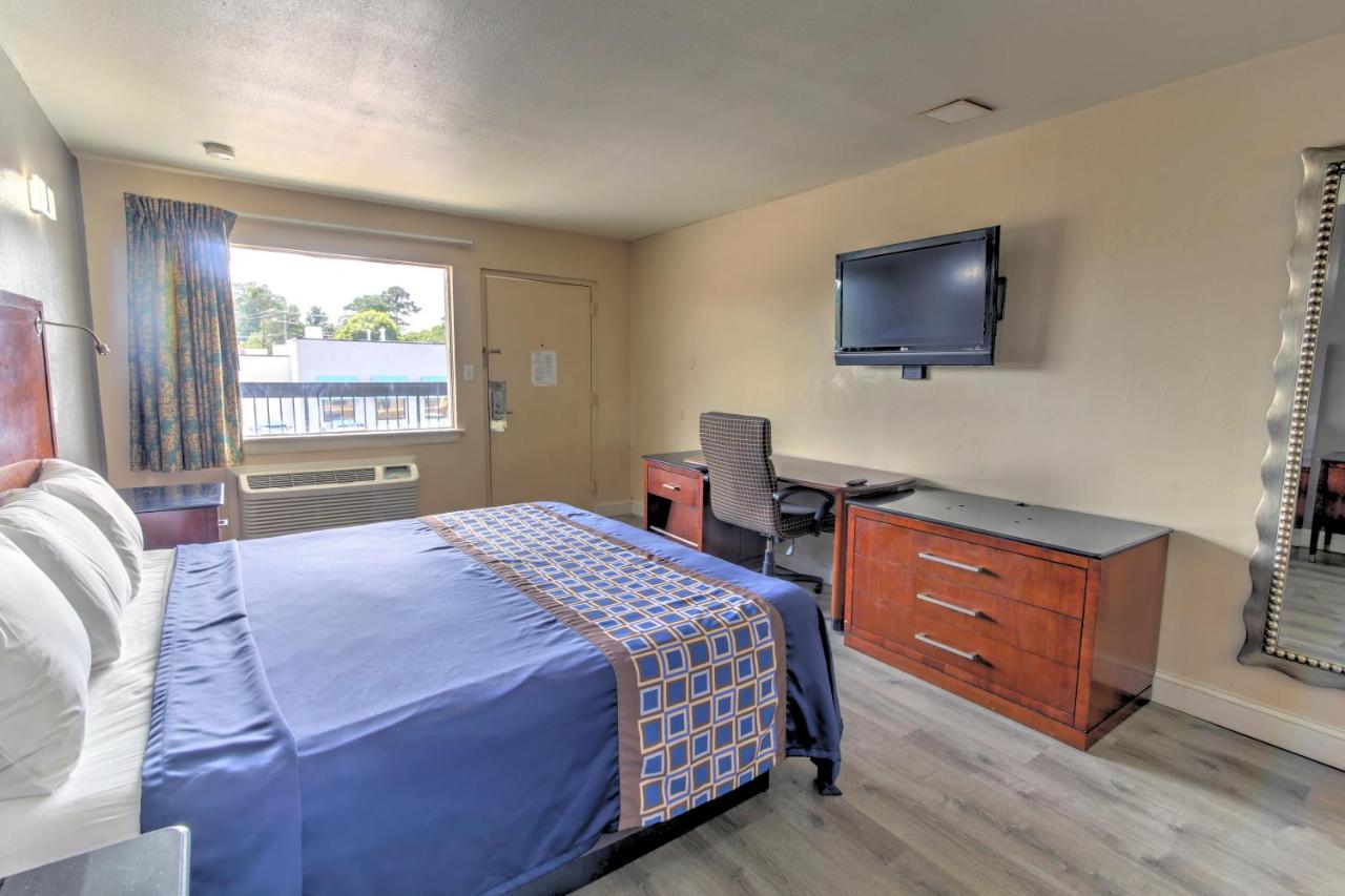Budget Lodge - Churchland, Chesapeake, VA — photo 20
