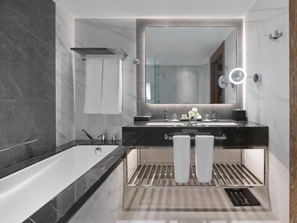 Fairmont Dubai photo