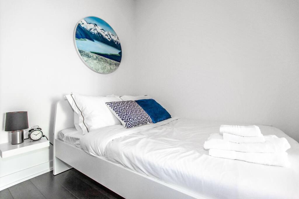 Stylish 2BR Condo w/stunning Lake & Sunset Views photo