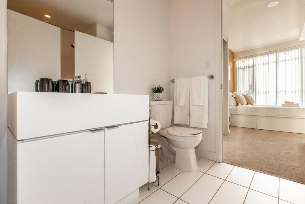 Stylish 2BR Condo w/stunning Lake & Sunset Views photo