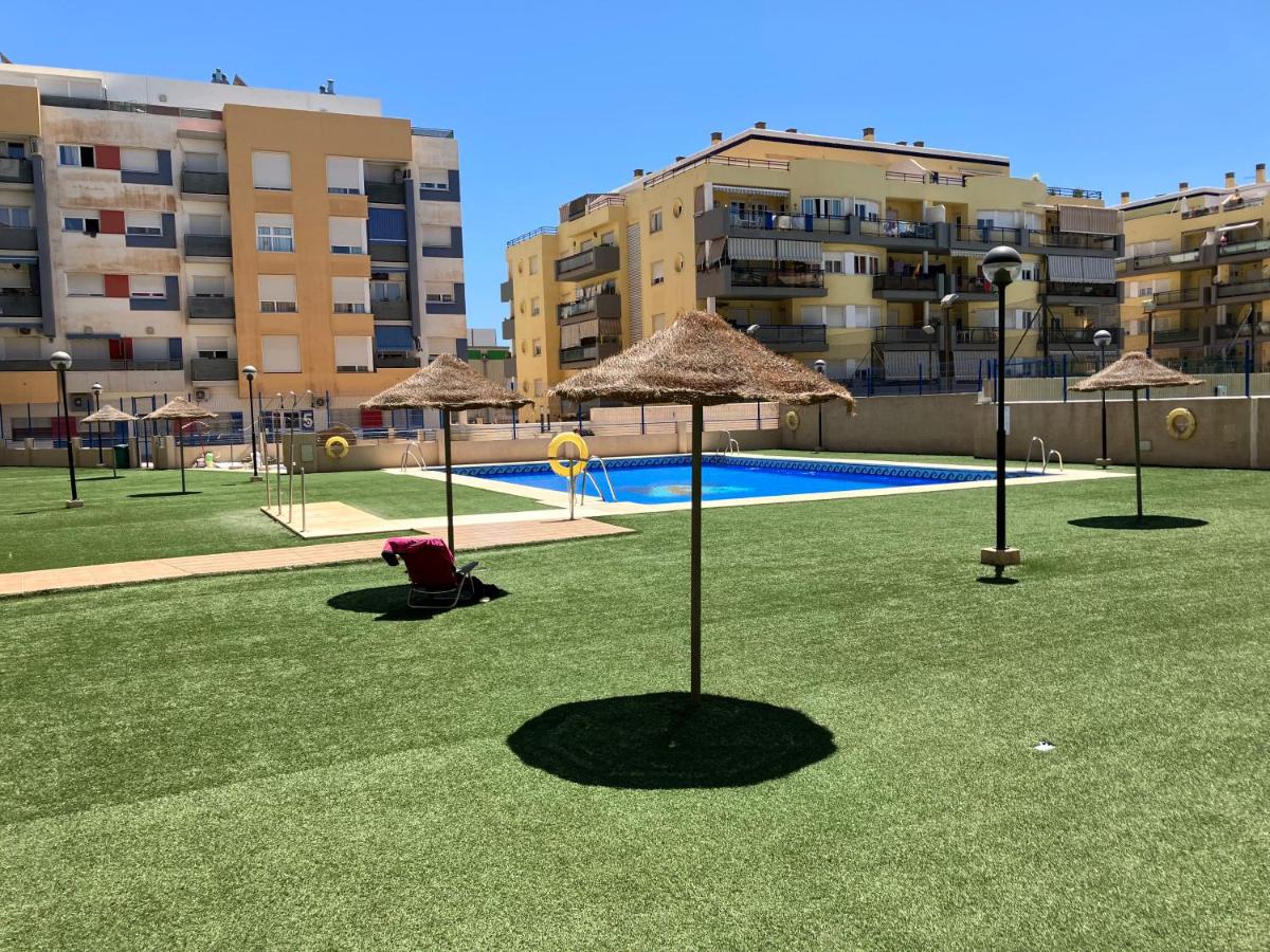 APARTAMENTO EN FUENGIROLA CON PISCINA Y PARKING