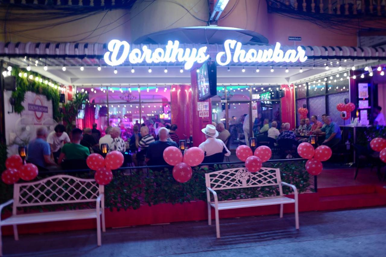 Dorothys Showbar