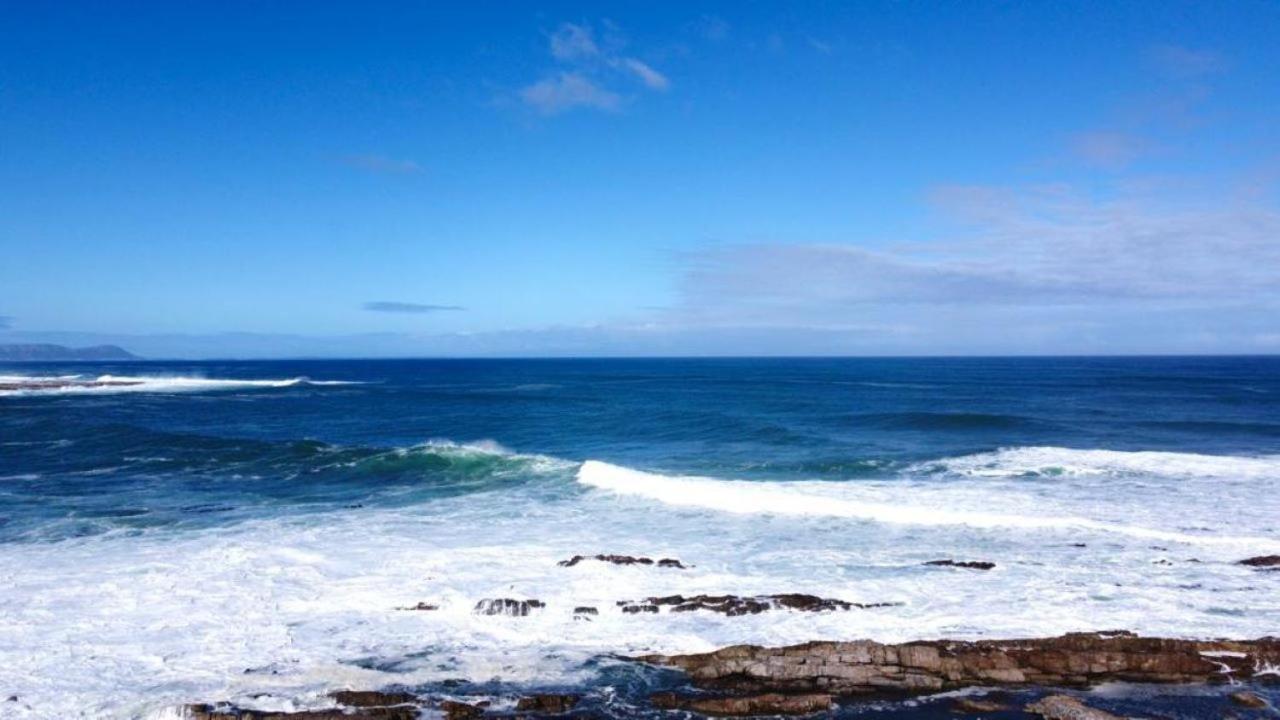 Beach: Rocky Waves