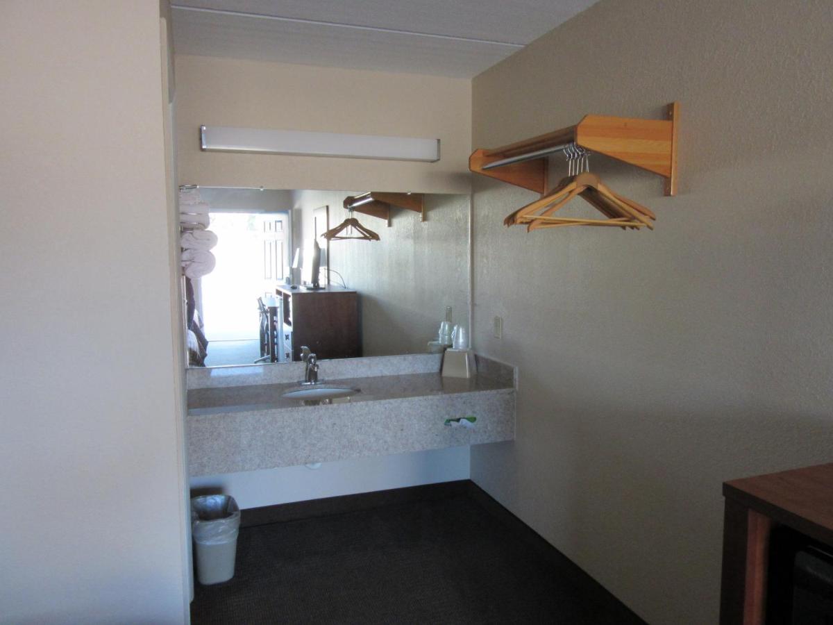 Sunset Inn — photo 18