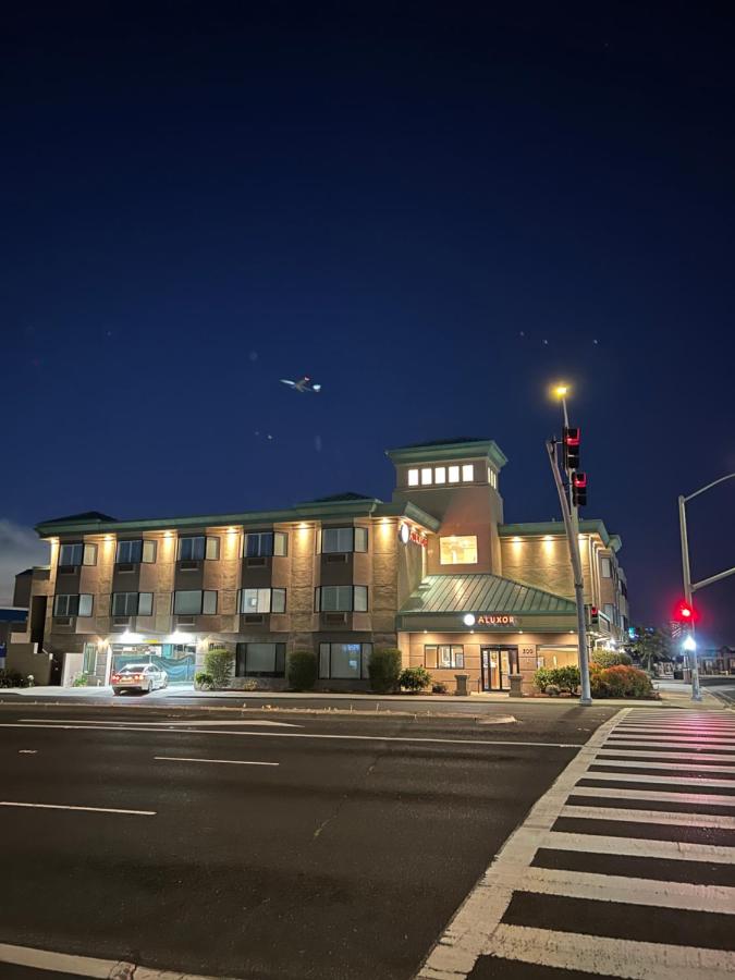 Hotel Aluxor SFO, Shuttle Service — photo 18
