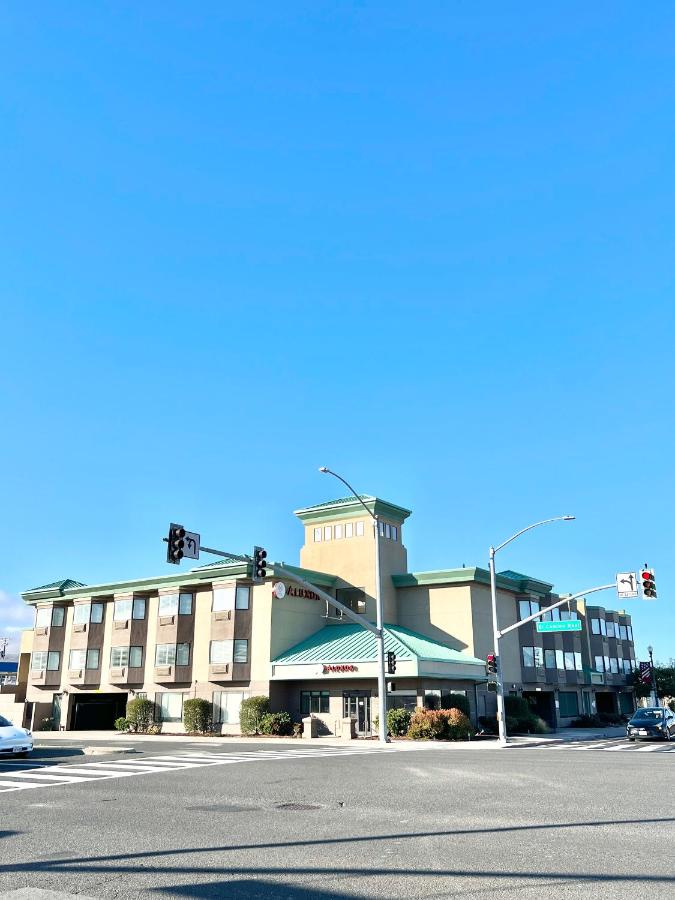Hotel Aluxor SFO, Shuttle Service — photo 17