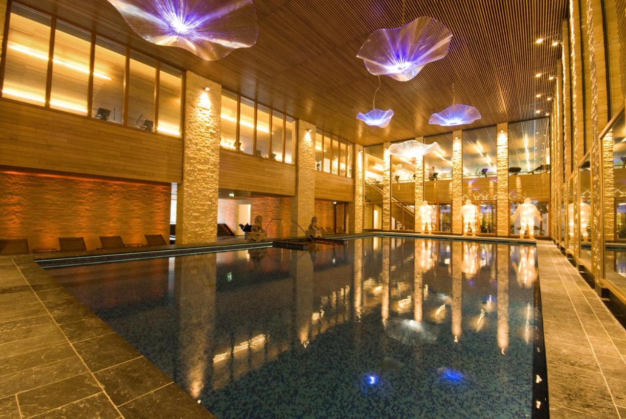 Het zwembad bij of vlak bij Vesper Hotel