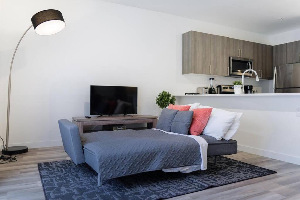 Awesome 3BR Townhouse 15minutes from the Beach - 3