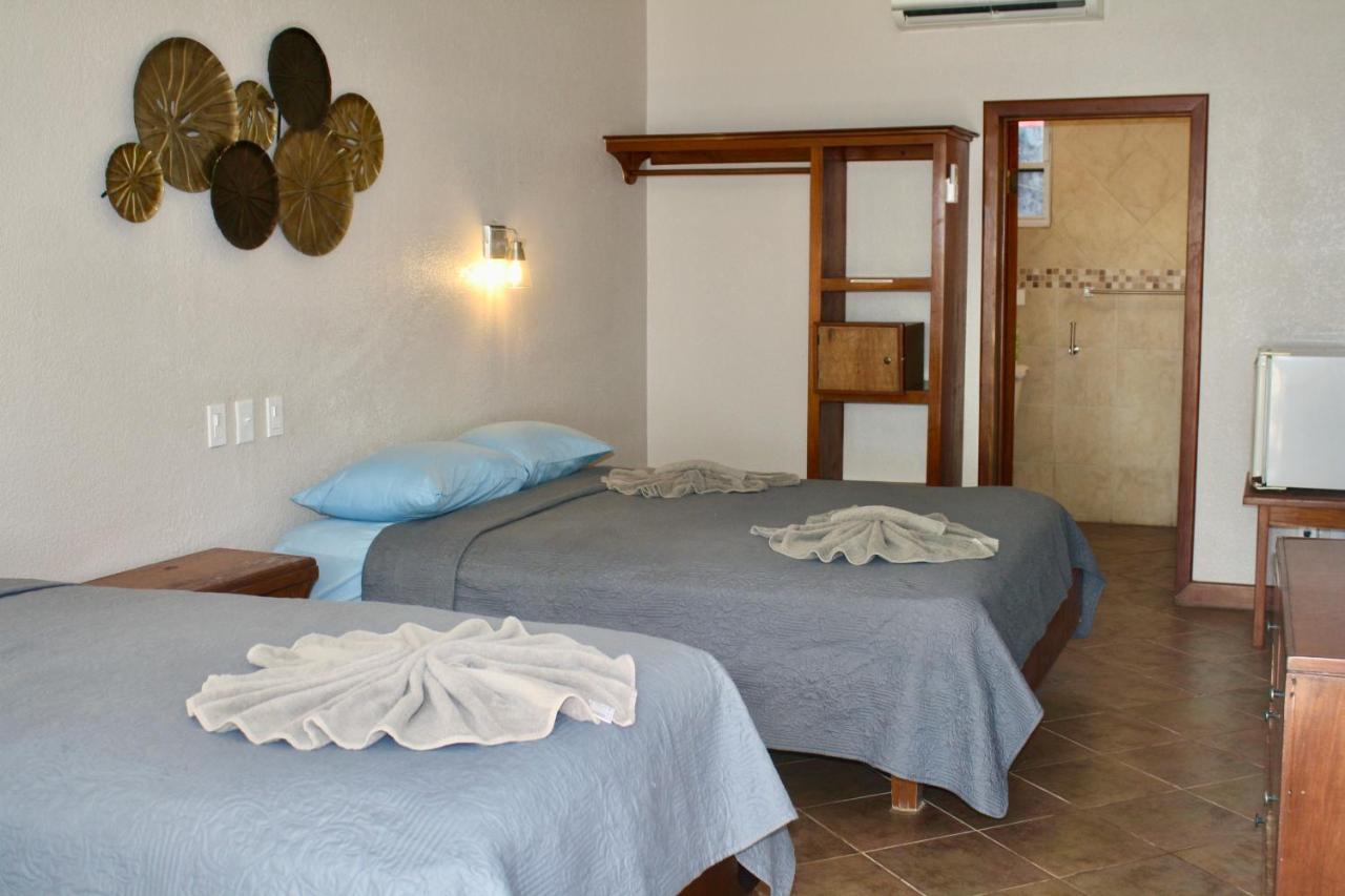 Holiday Hotel photo