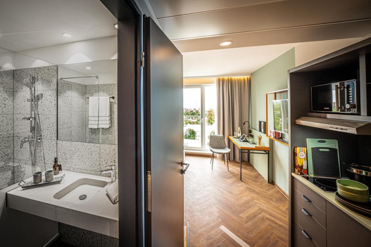 LOGINN Hotel Berlin Airport - 3
