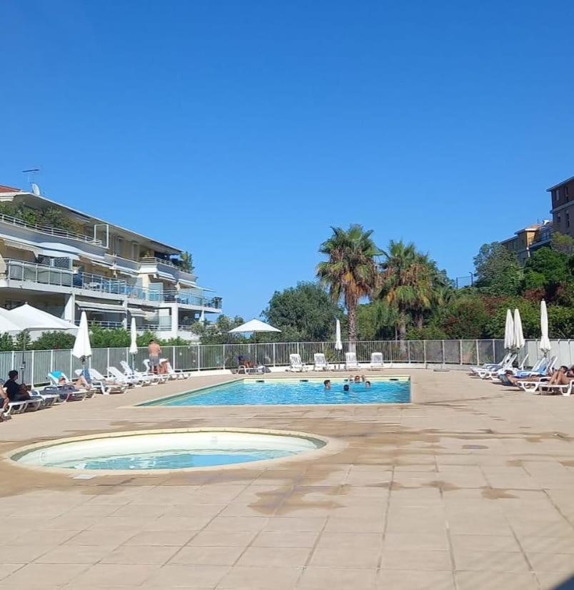 Rooftop swimming pool: Elegant one-bedroom apartment with swimming pool - StayInAntibes - Le Vallon