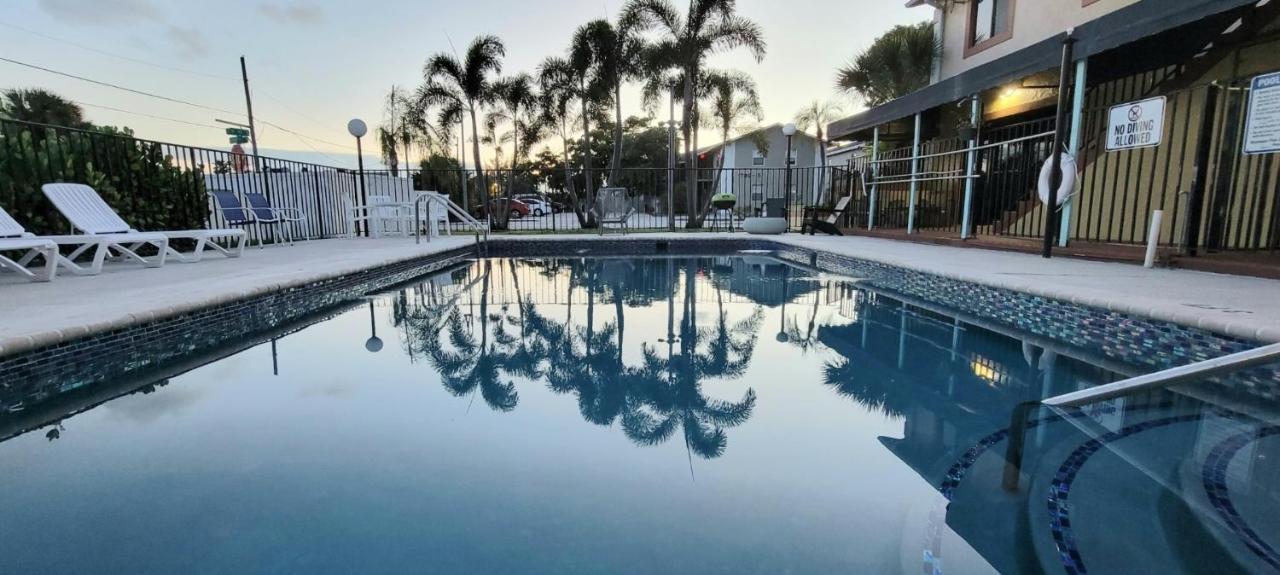 Sunshine Inn Lake Worth Beach — photo 18