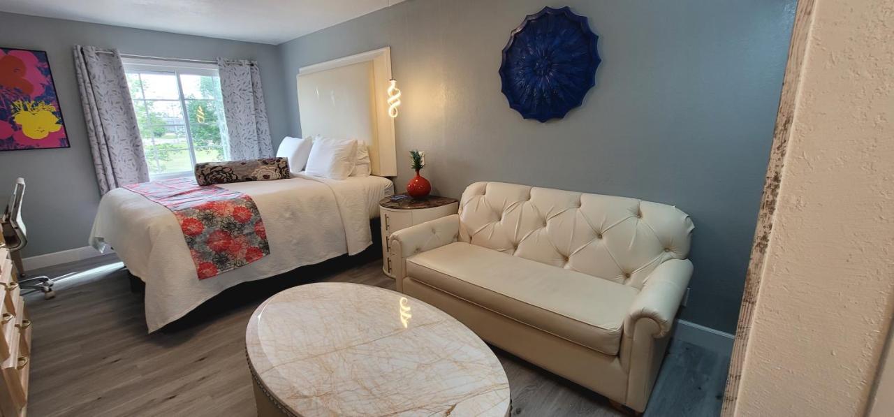 Dragonfly Inn & Suites — photo 24
