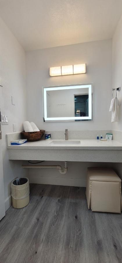 Dragonfly Inn & Suites — photo 22