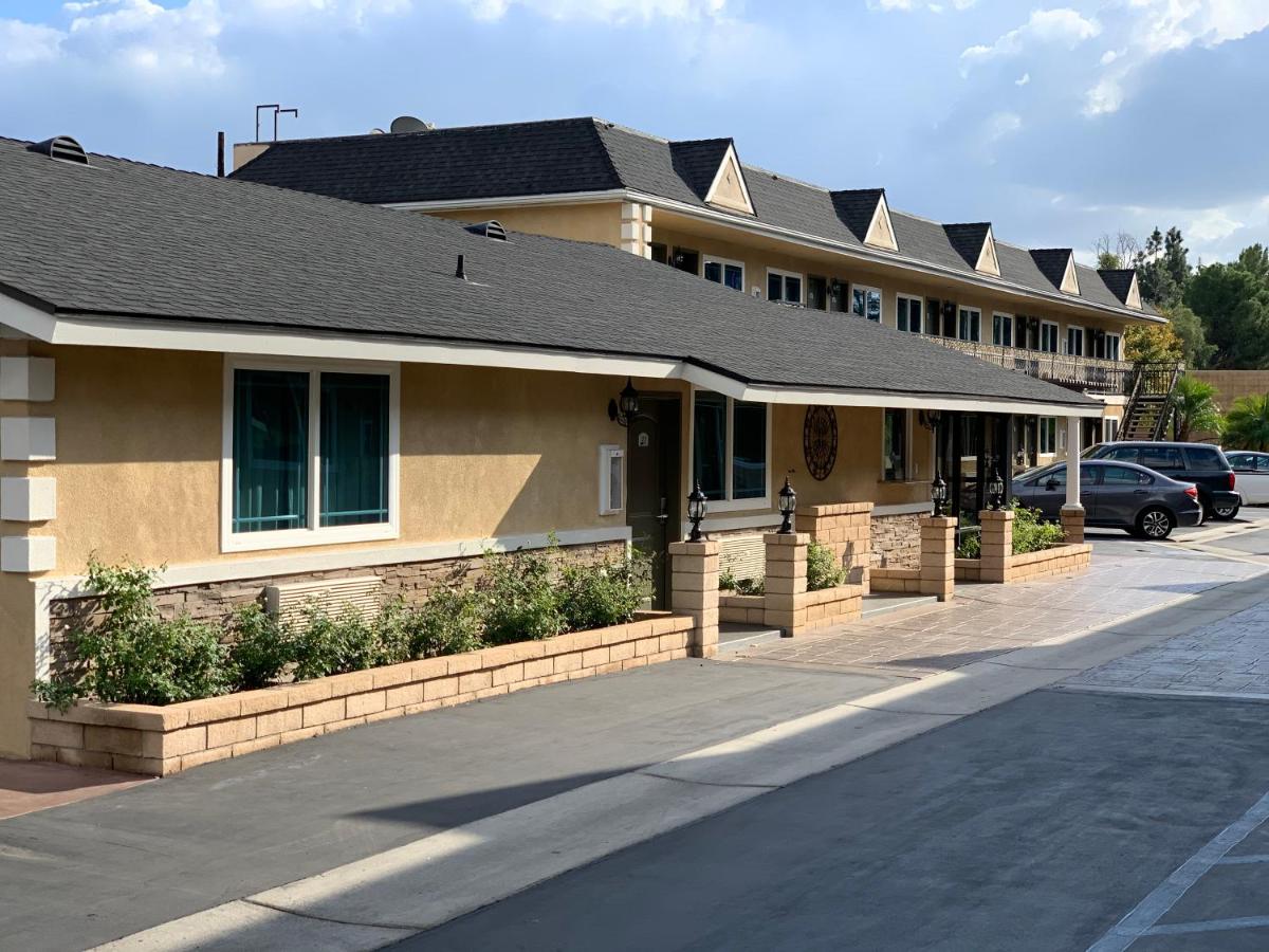 Walnut Inn & Suites West Covina — photo 1