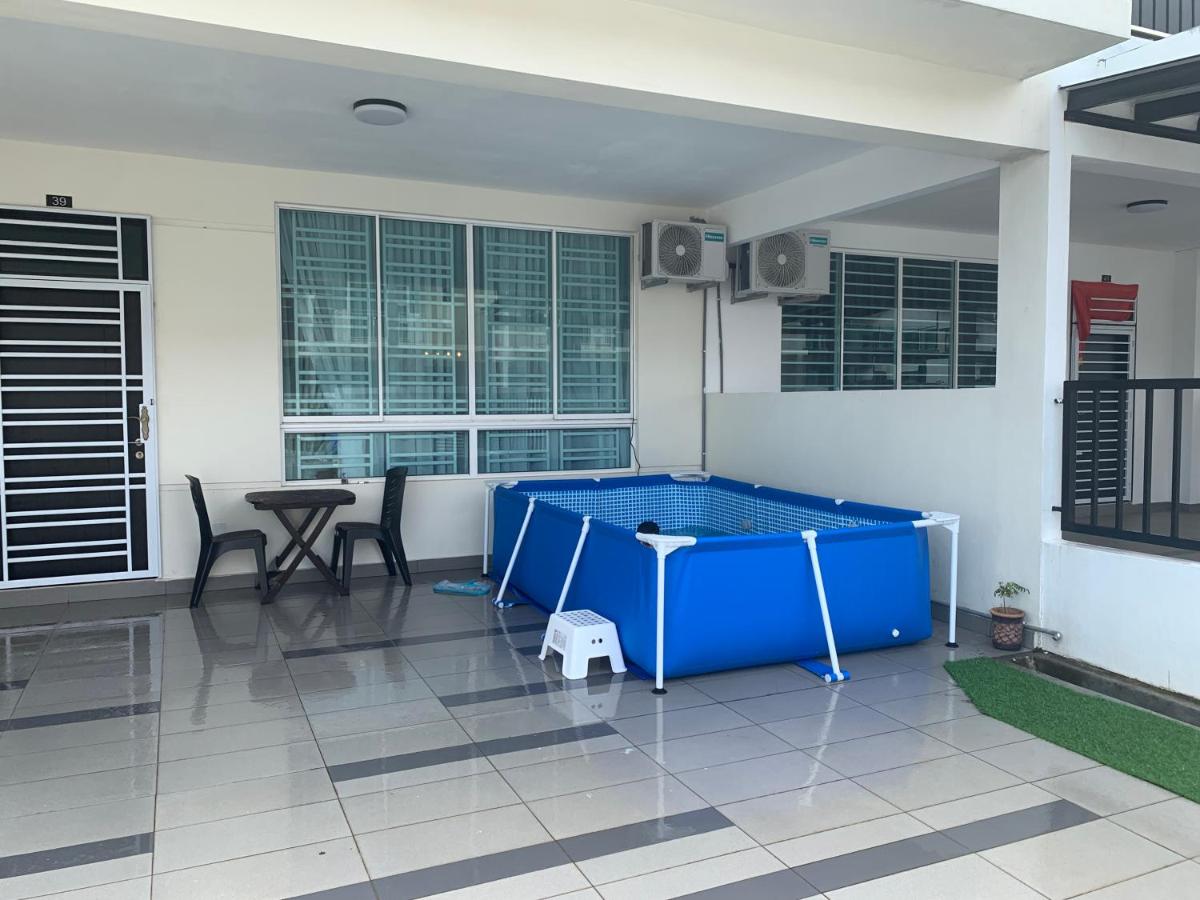 Rooftop swimming pool: Desaru Vacation Home w Private Pool,BBQ,Karaoke,FREE WIFI