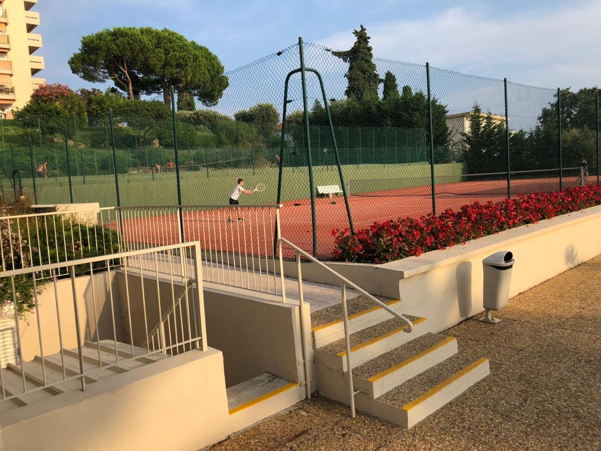 Tennis court: Appartement Juan-Les-Pins, 4 pieces, 80m2, Residence Luxe Piscine Tennis