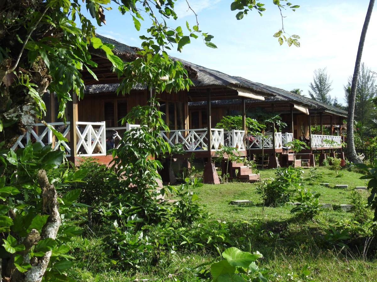 Image: Simeulue Surf Camp