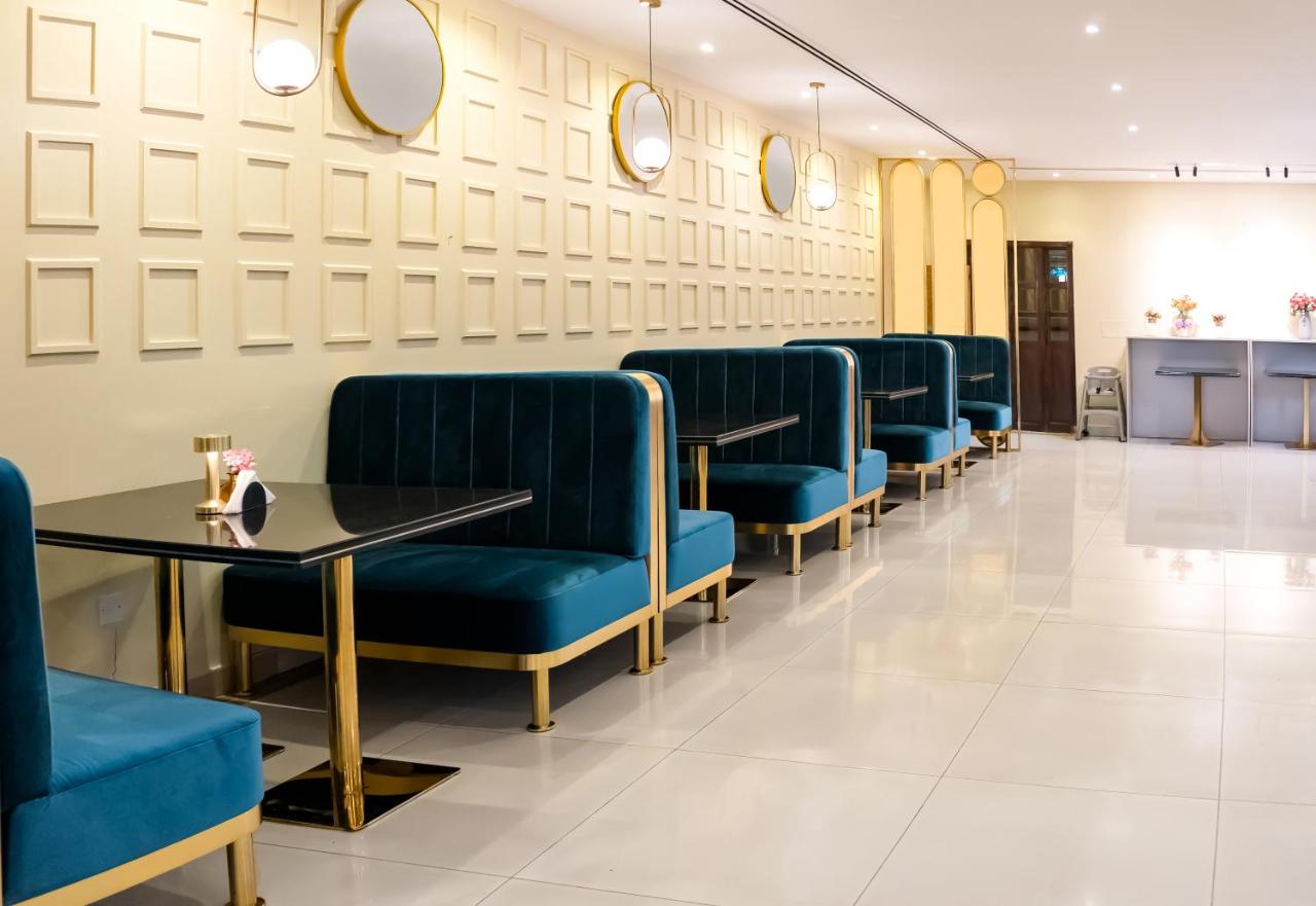 Howard Johnson Plaza by Wyndham Dubai Deira photo