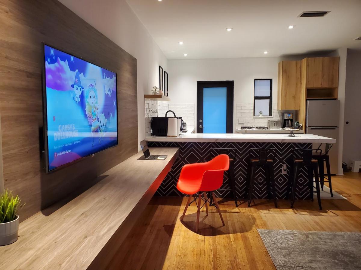 Casa Cuba in Little Havana, Brickell, Calle 8 and 10 minutes to the Beach FREE PARKING - 4