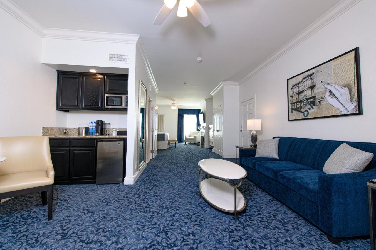 {{ hotelInfo.altText }}