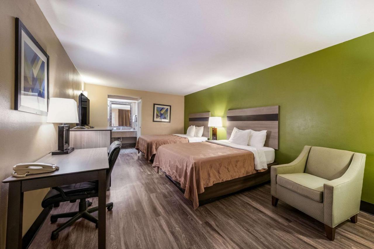 Kingsley Inn & Suites — photo 23