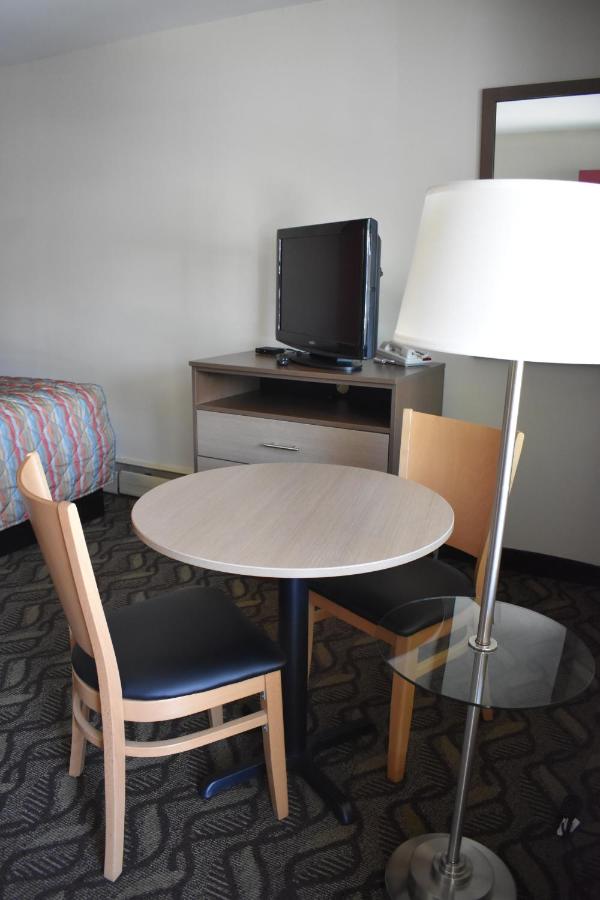 Pittsburgh Motel — photo 20