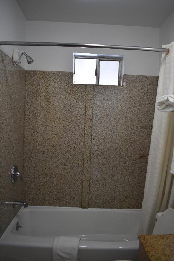 Pittsburgh Motel — photo 24