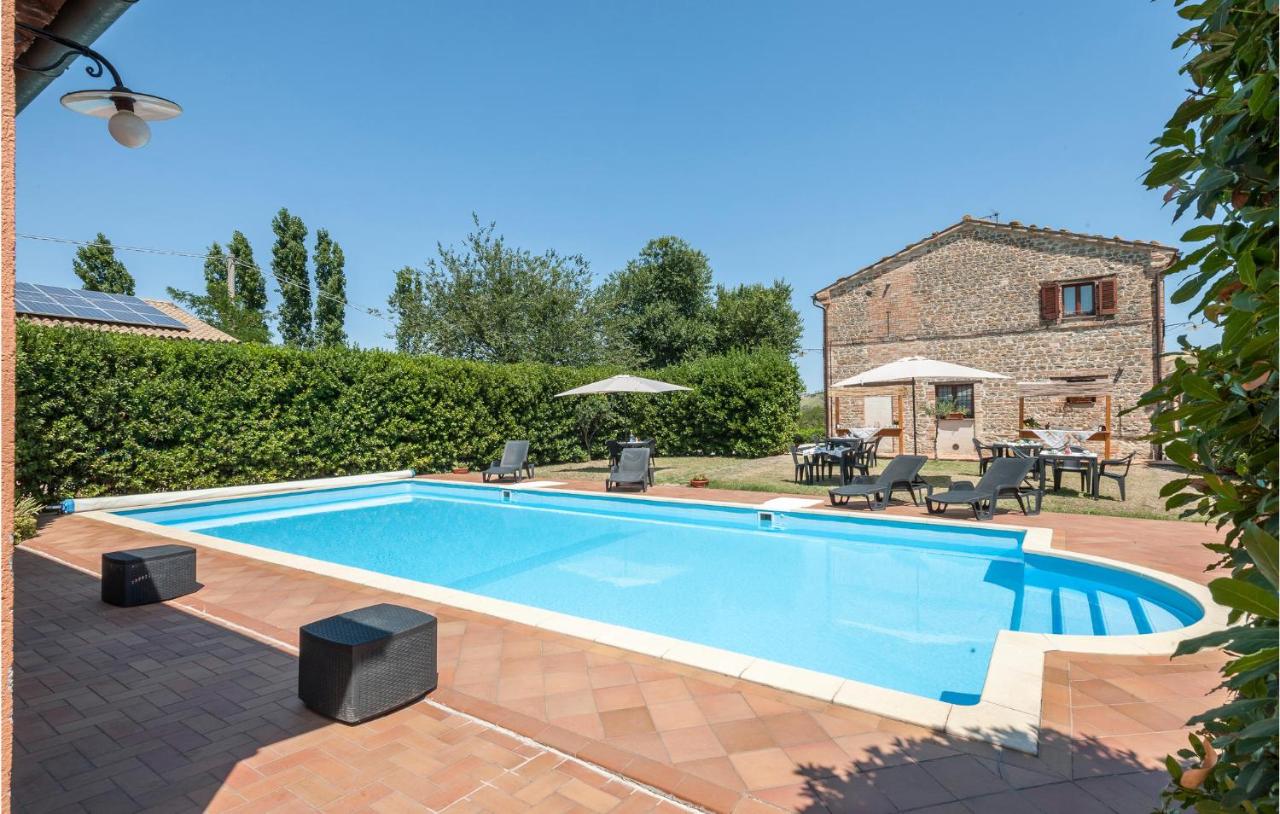 Awesome Home In Tolentino With 6 Bedrooms, Wifi And Outdoor Swimming Pool photo