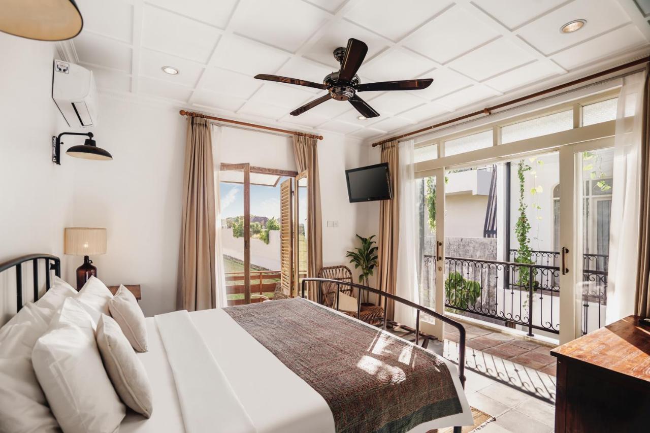 Brown Feather Batu Belig - 2