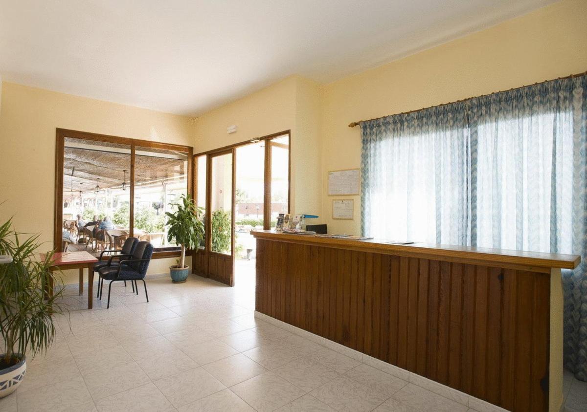 Apartahotel Hostal La Perla (España Es Canar) - Booking.com
