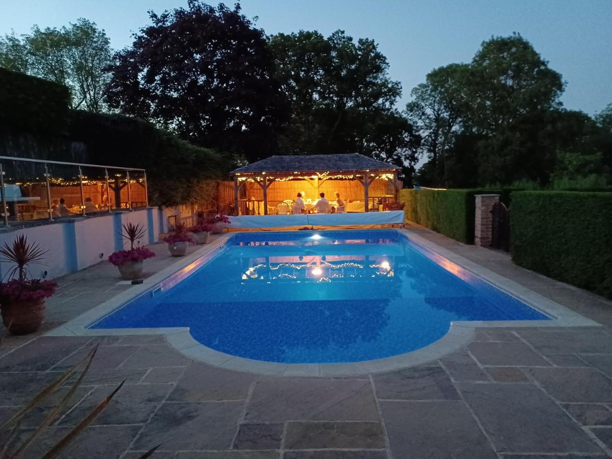 Heated swimming pool: Rookwood Farmhouse B&B
