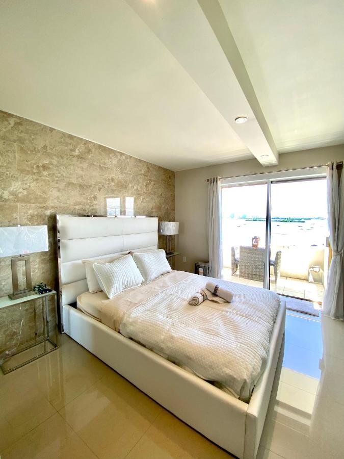 Premium Modern waterfront apartment with Miami Skyline view on the bay 5 mins drive to Miami Beach with free parking - 2