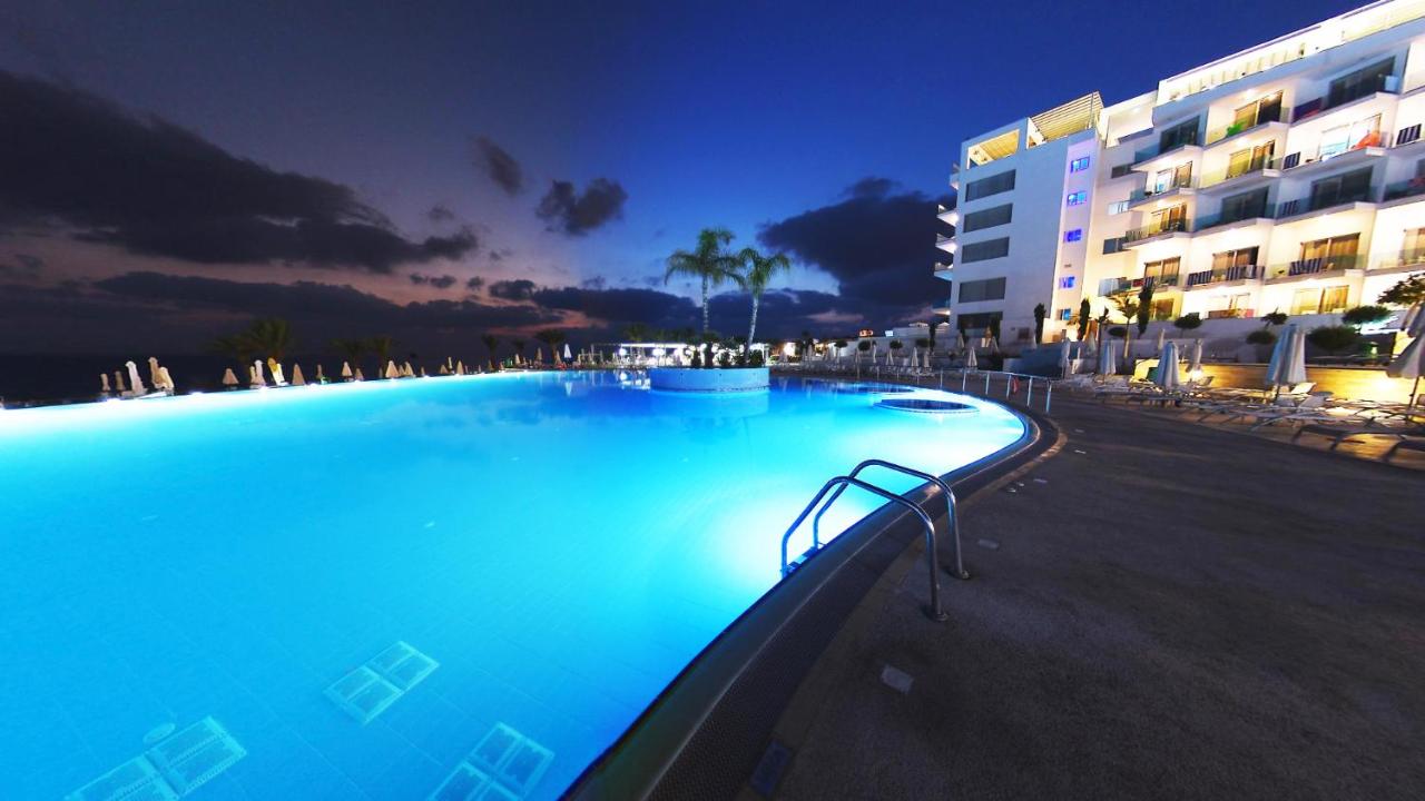 King Evelthon Beach Hotel & Resort photo