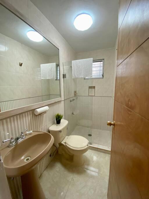 Cozy 3B2Br Centric Location Pool Wifi Van Rental - 2