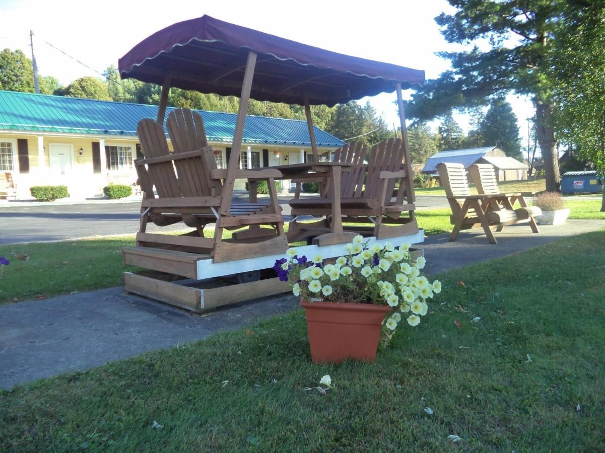 The Weathervane Motel — photo 14