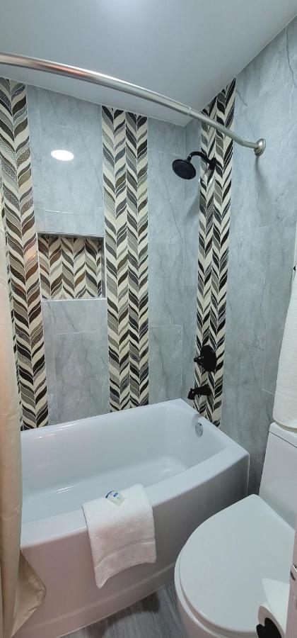 Dragonfly Inn & Suites — photo 13