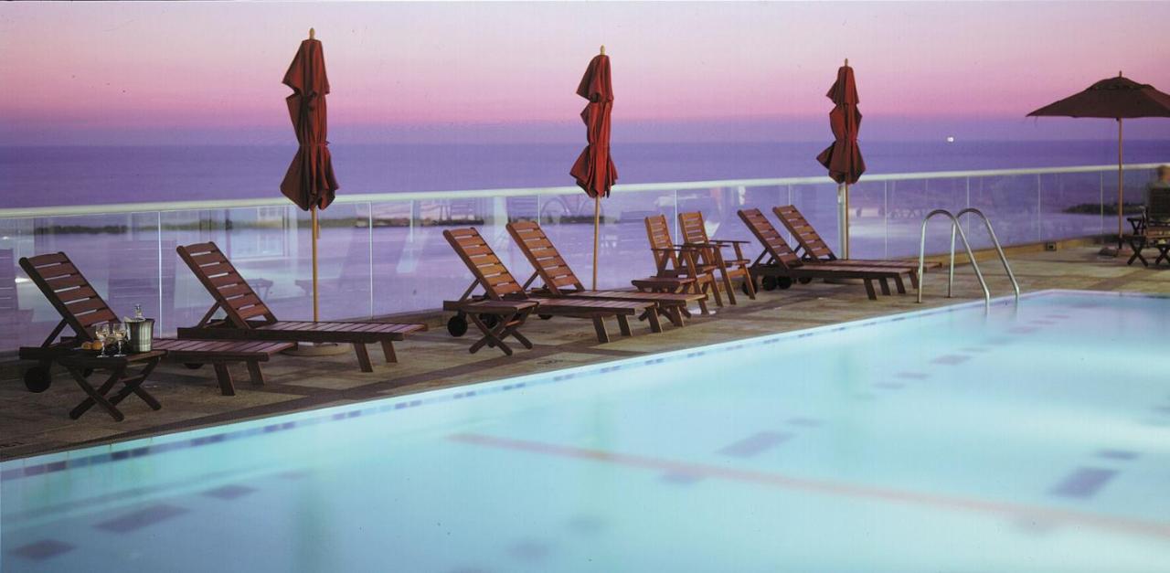 Heated swimming pool: Dan Tel Aviv Hotel