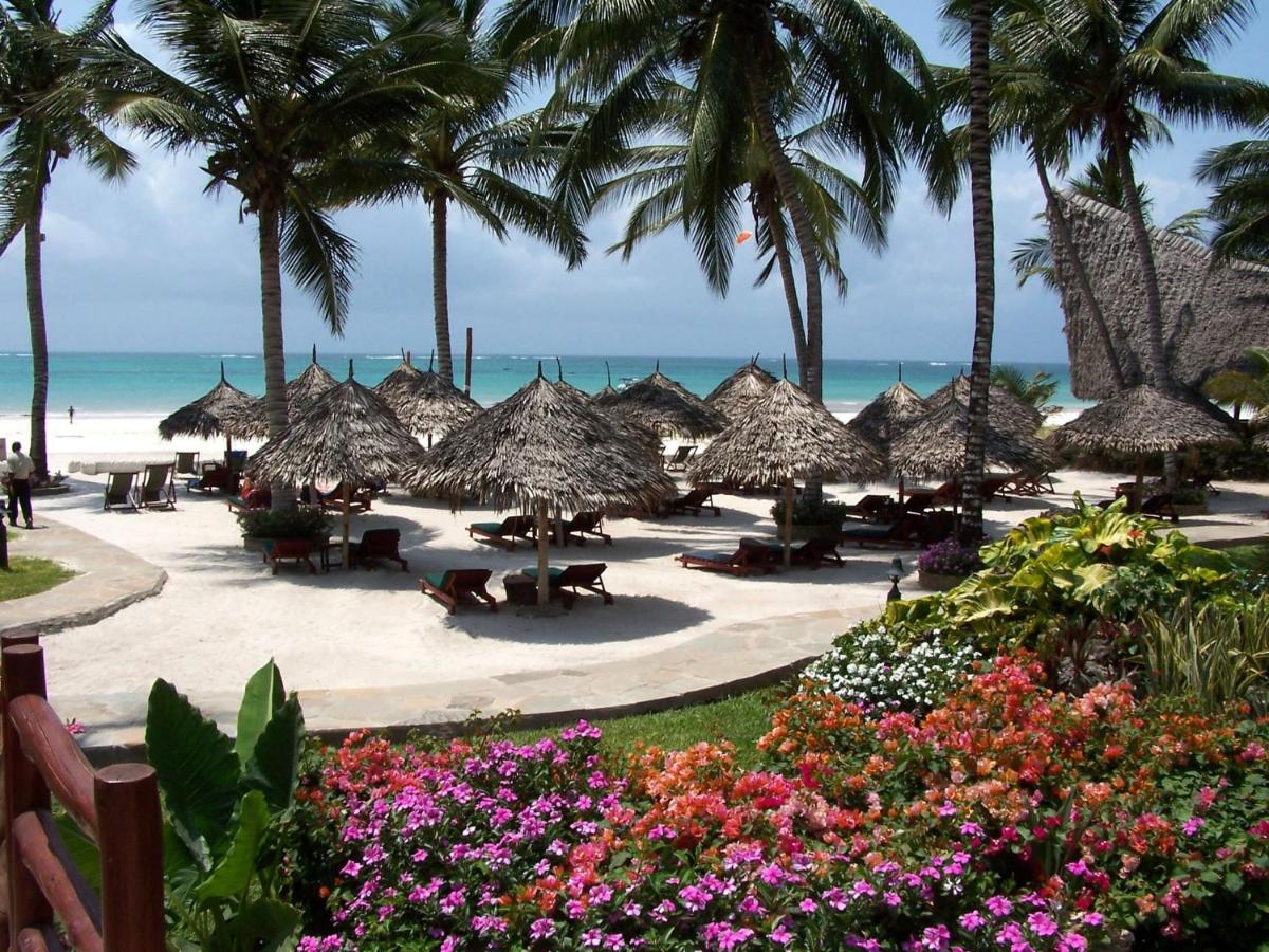Hotel, plaża: Pinewood Beach Resort and Spa