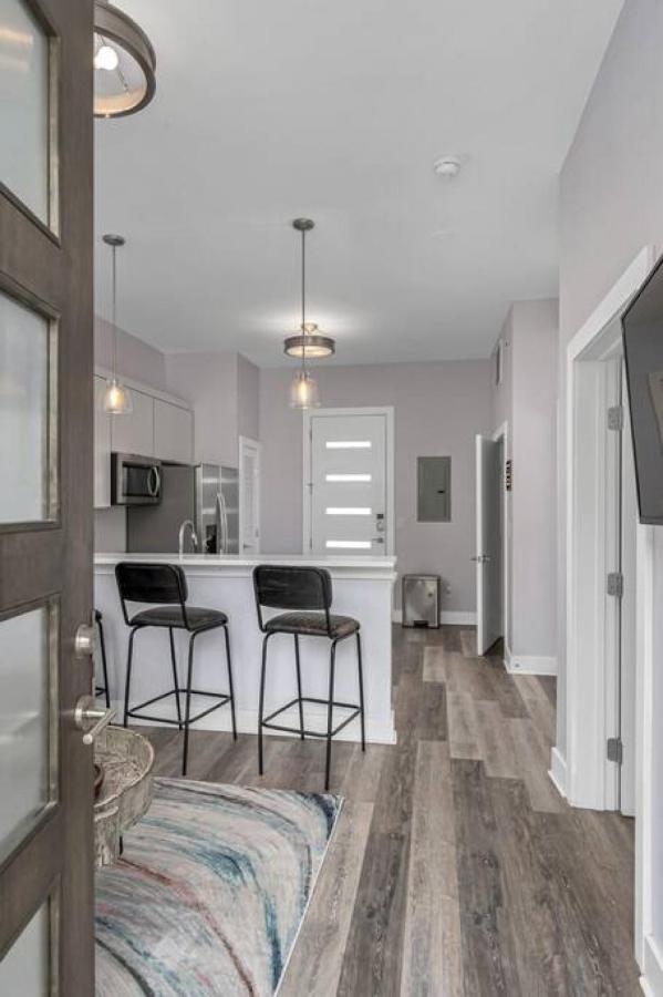 1st Floor Condo No Steps - 2 miles to Downtown - 5