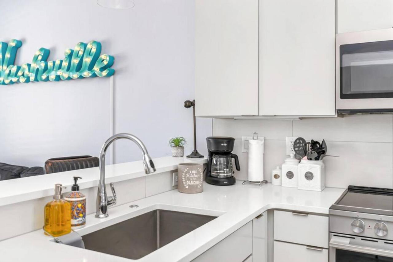 1st Floor Condo No Steps - 2 miles to Downtown - 3