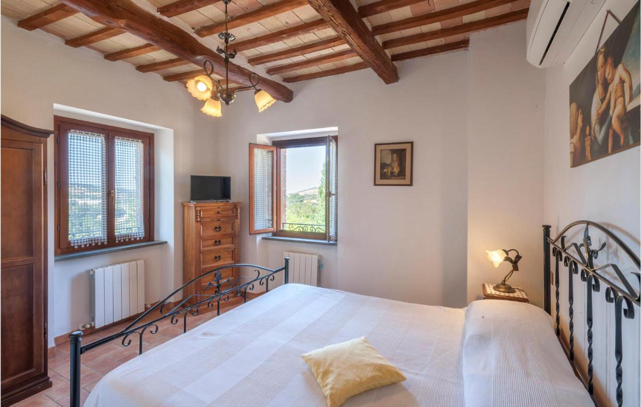 Awesome Home In Tolentino With 6 Bedrooms, Wifi And Outdoor Swimming Pool photo