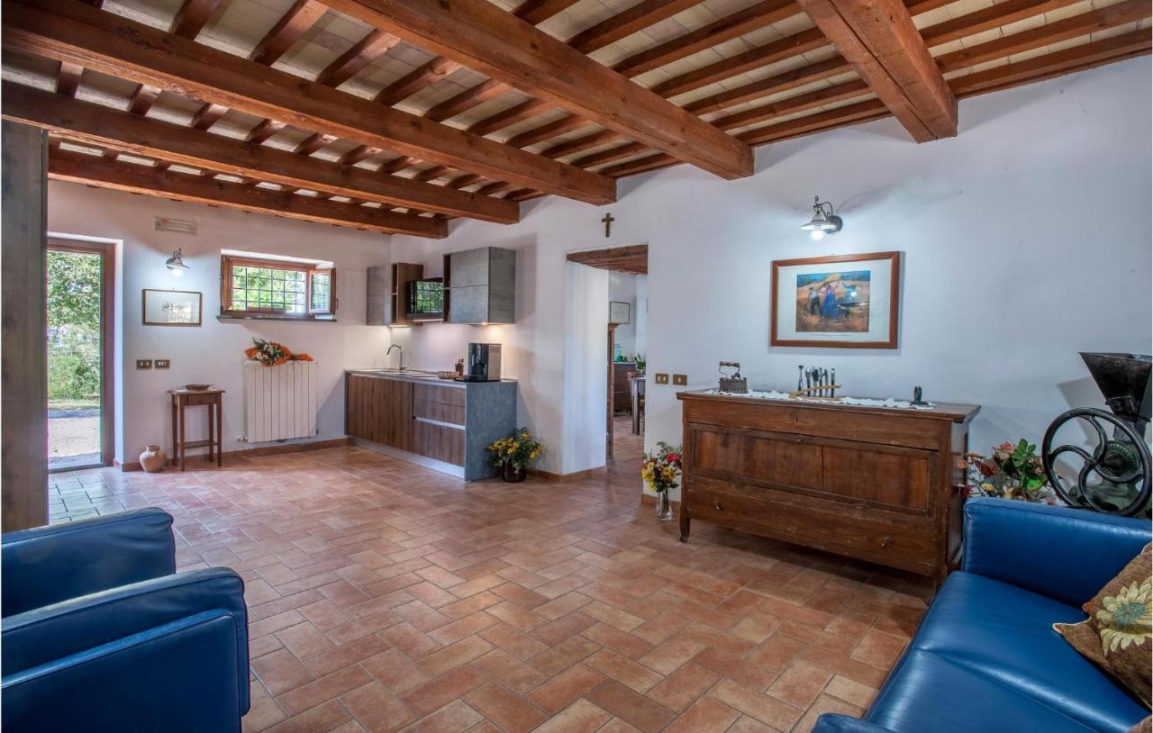 Awesome Home In Tolentino With 6 Bedrooms, Wifi And Outdoor Swimming Pool photo